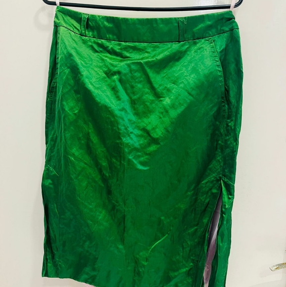 Satin green and pink skirt - Picture 2 of 9